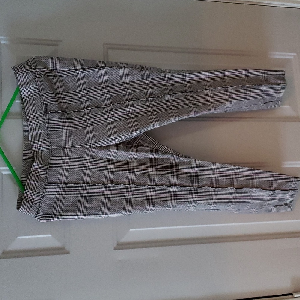 Old navy Stevie black pink and white pants